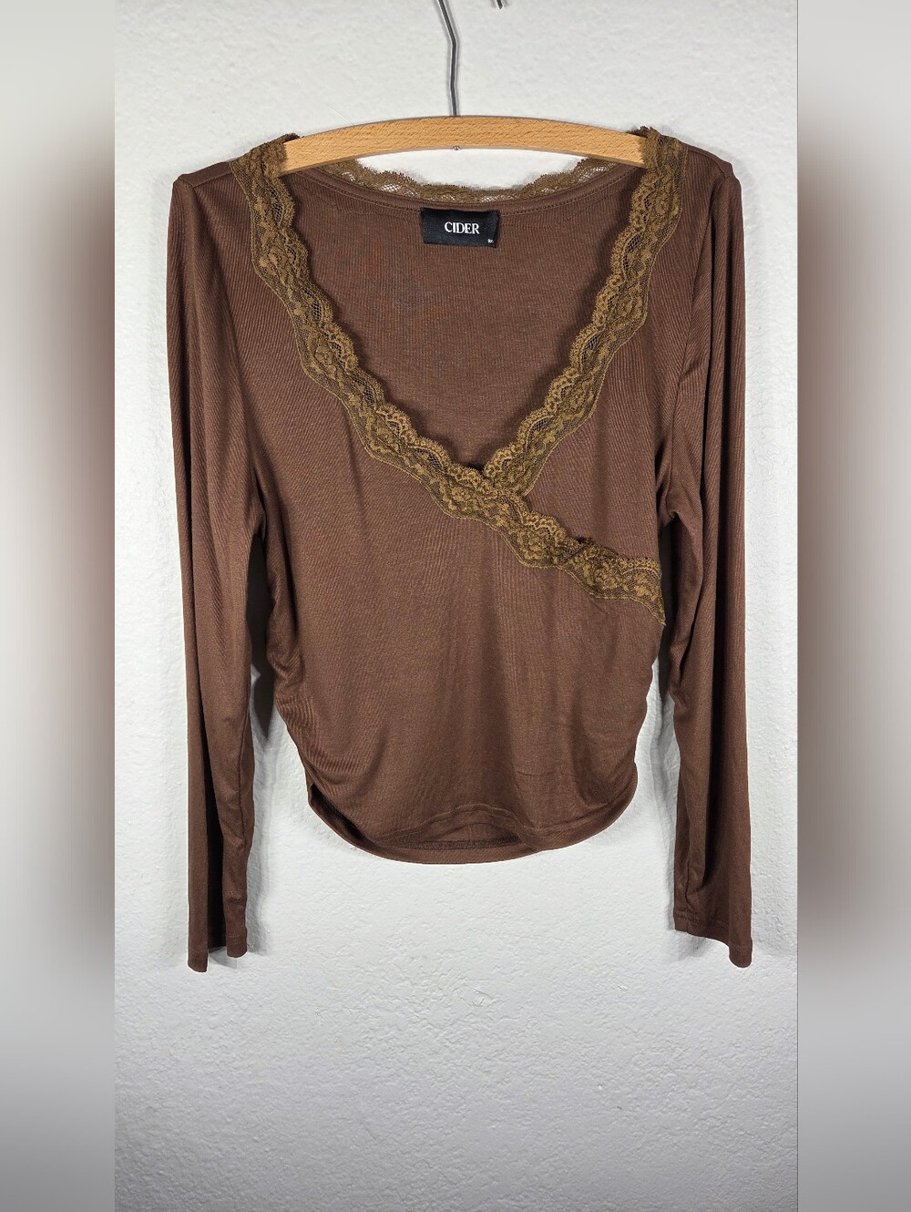 Cider Solid Brown Lace Trim Long Sleeve Top Blouse Size XL Ruched Side V-Neck